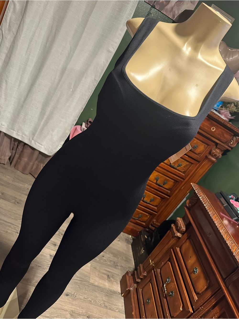 Popilush bodyshaper - Sleek Women's Black Jumpsuit - Classic Essential - Picture 3 of 7